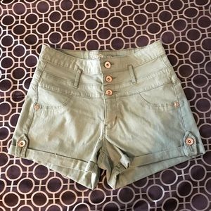 SPRING🌱 Refuge | High-waisted Shorts
